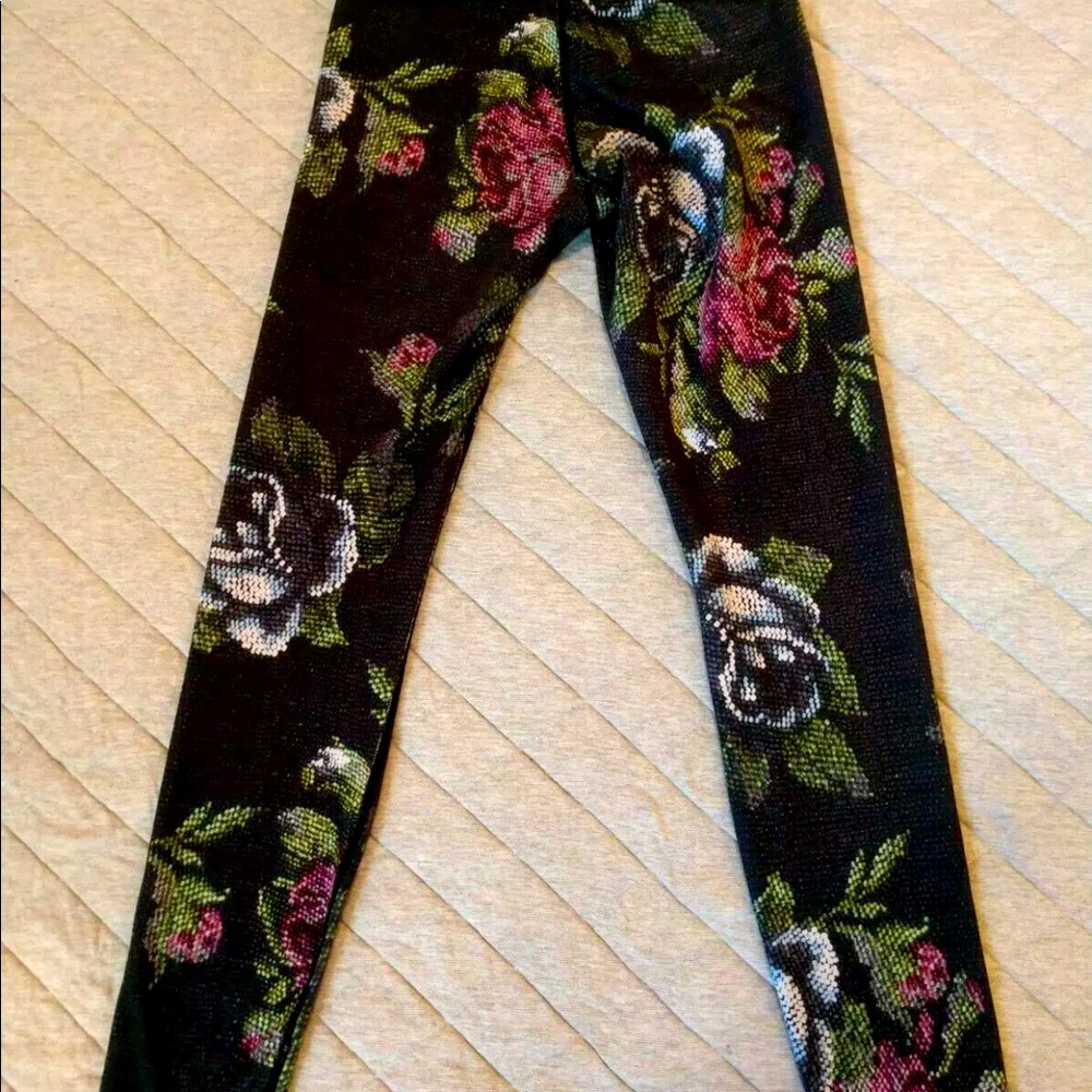 Lululemon Dark Gray w/Roses high waisted leggings